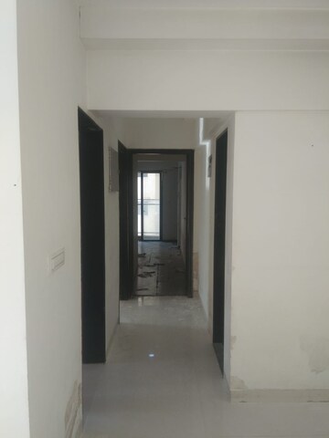 Room in 2 BHK Apartment at Hubtown Hill Crest, Andheri East – for Rent