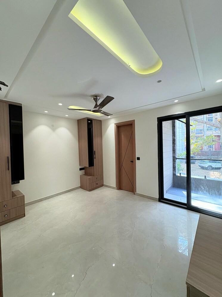 Room, uppal-southend 4 Bedroom 250 Sq.Yd. Builder Floor In Sector 49 Gurgaon 8330001