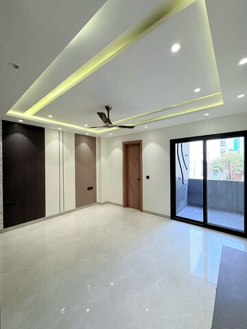 Room in 4 BHK Builder Floor at Uppal Southend, Sector 49 – for Sale
