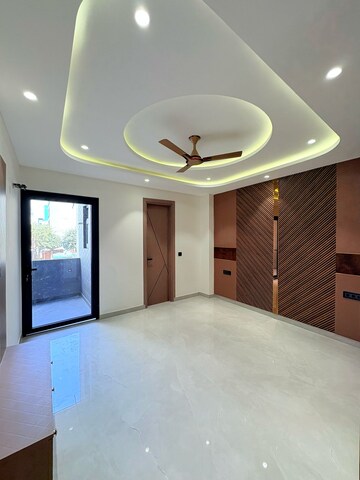 Room in 4 BHK Builder Floor at Uppal Southend, Sector 49 – for Sale