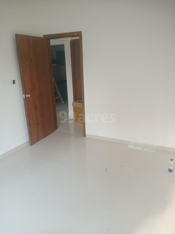 Room in 2 BHK Apartment at Gagan Avencia, Kharadi – for Rent