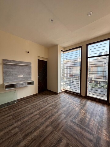 Room in 3 BHK Independent House at Sector 117 – for Sale