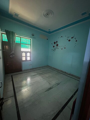 Room in 3 BHK Independent House at Sector 46 – for Rent