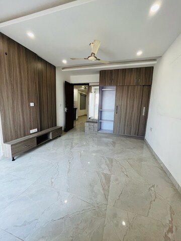 3 BHK Apartment For Rent in CRD Golden Castle, High Ground