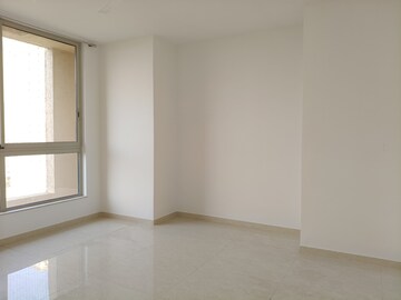 Room in 2.5 BHK Apartment at Hiranandani Eagleridge Wing B, Ghodbunder Road – for Rent