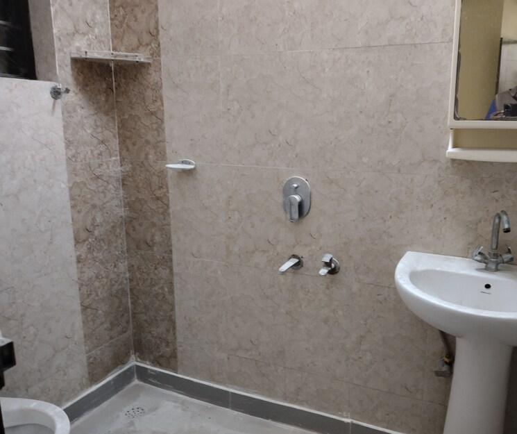 Bathroom, rps-auria 5 Bedroom 3400 Sq.Ft. Apartment In Sector 88 Faridabad 8330203