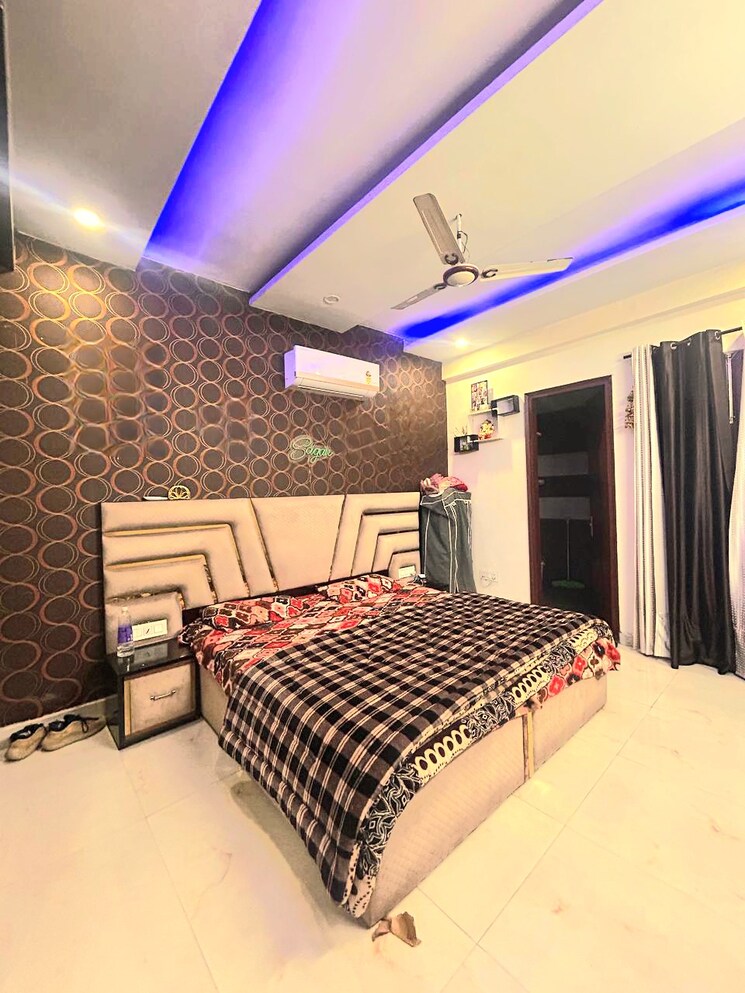 Bedroom, peer mucchalla 3 Bedroom 130 Sq.Yd. Builder Floor In Peer Mucchalla Zirakpur 8330211