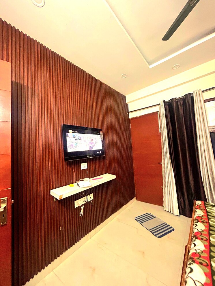 Bedroom, peer mucchalla 3 Bedroom 130 Sq.Yd. Builder Floor In Peer Mucchalla Zirakpur 8330211