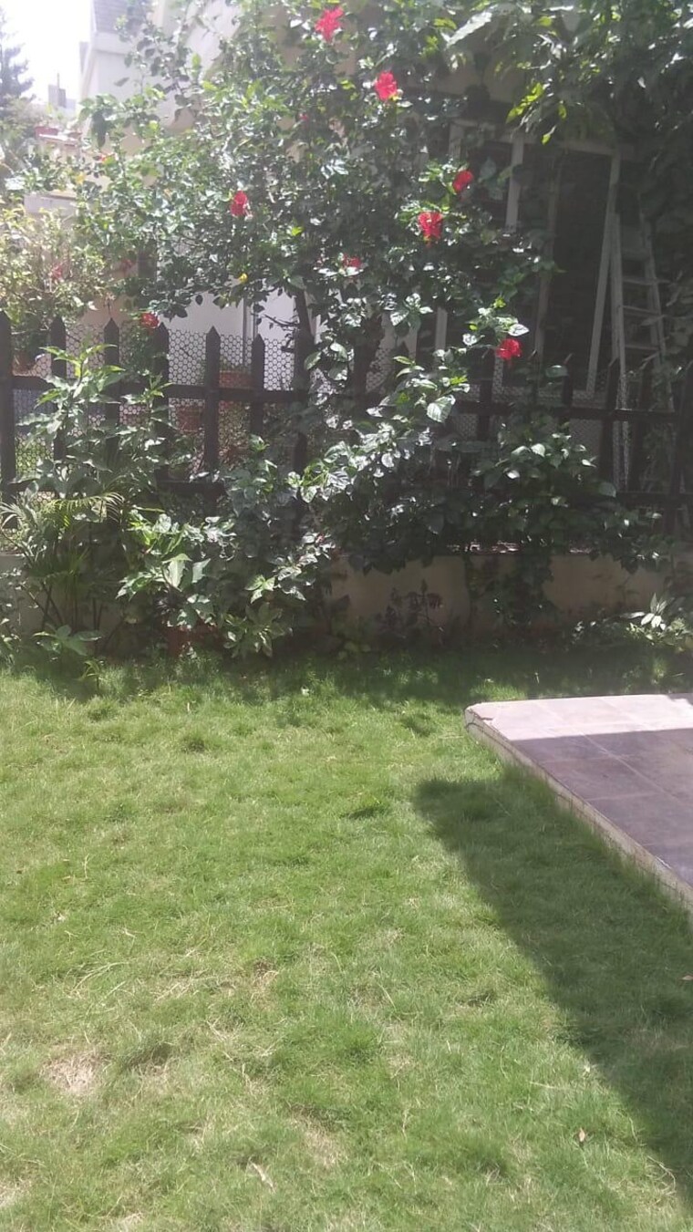 Garden, kumar-picasso 3 Bedroom 2200 Sq.Ft. Villa In Hadapsar Pune 8330221