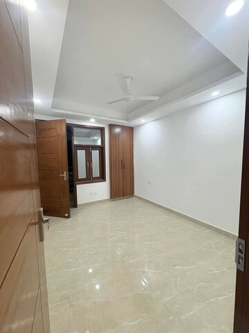 Room in 2 BHK Apartment at Saket – for Rent