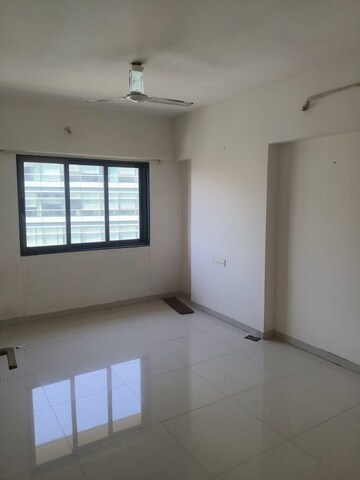 Room in 2 BHK Apartment at Kanakia Spaces Sevens, Andheri East – for Rent