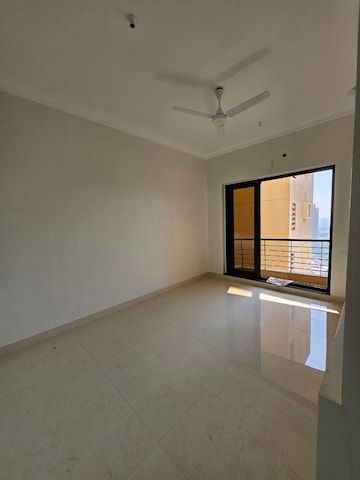 Room in 2 BHK Apartment at K Raheja Heights, Malad East – for Rent