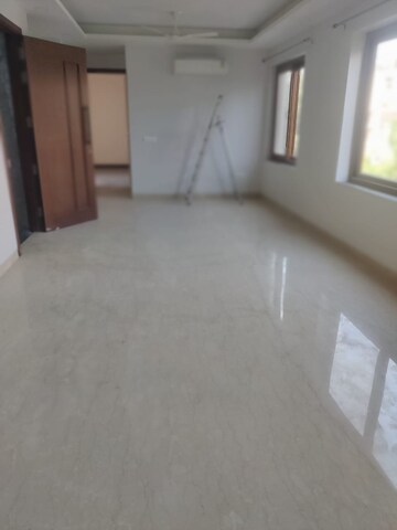 Room in 3 BHK Builder Floor at Safdarjang Enclave – for Sale