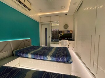 Master Bedroom in 2 BHK Apartment at Lalani Grandeur, Goregaon East – for Rent