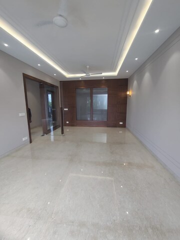 Room in 3 BHK Builder Floor at Safdarjang Enclave – for Sale