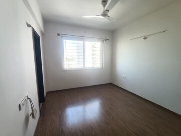 Room in 3 BHK Apartment at Prestige Misty Waters, Hebbal – for Rent