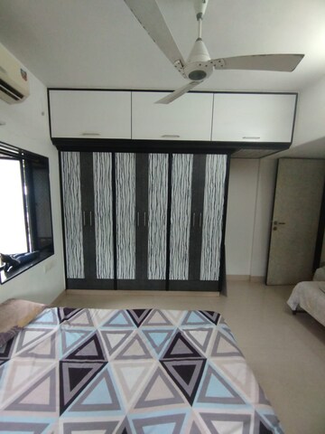 Bedroom in 2 BHK Apartment at Vile Parle West – for Rent