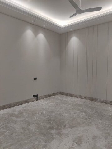 Room in 3 BHK Builder Floor at Safdarjung Development Area – for Sale