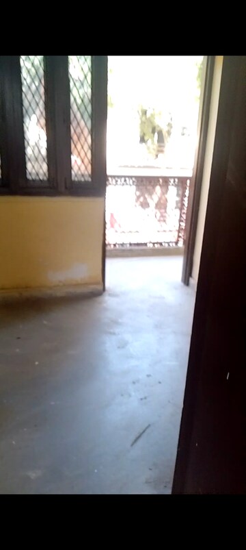 Room in 2.5 BHK Independent House at Shri Vinayaka Beta Plaza, Beta I Greater Noida – for Rent