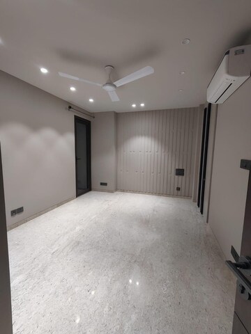 Room in 3 BHK Builder Floor at Safdarjung Development Area – for Sale