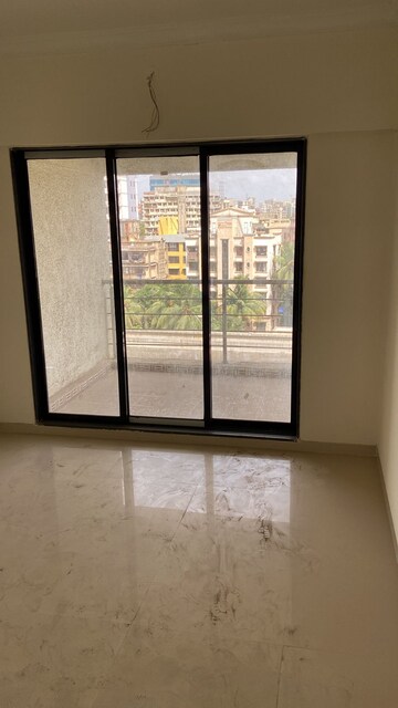 Room in 2 BHK Apartment at MM Spectra, Chembur – for Rent