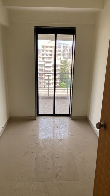 Room in 2 BHK Apartment at MM Spectra, Chembur – for Rent