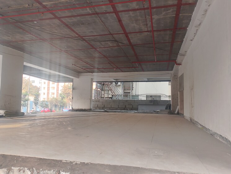  Parking, divyasparsh-ambrosia-galaxy Commercial Showroom 1750 Sq.Ft. In Baner Pune 8330447