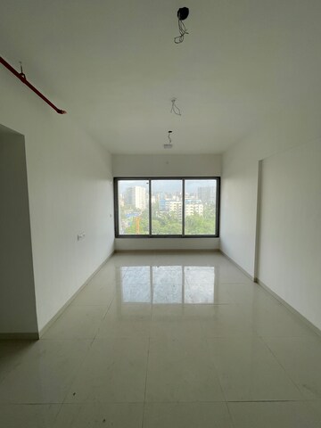 Room in 4 BHK Apartment at Metro Nakshatra, Chembur – for Rent