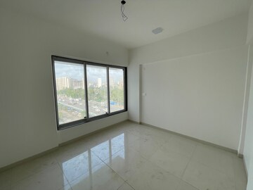 Room in 4 BHK Apartment at Metro Nakshatra, Chembur – for Rent