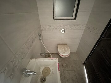 Bathroom in 4 BHK Apartment at Metro Nakshatra, Chembur – for Rent