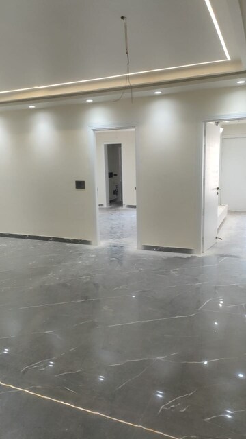 Room in 3 BHK Builder Floor at Sector 43 – for Sale
