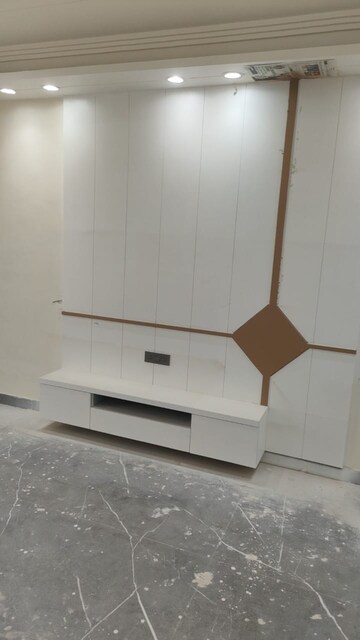 Room in 3 BHK Builder Floor at Sector 43 – for Sale