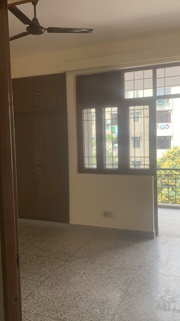 Room in 3 BHK Apartment at Hydel Apartment, Sector 46 – for Rent