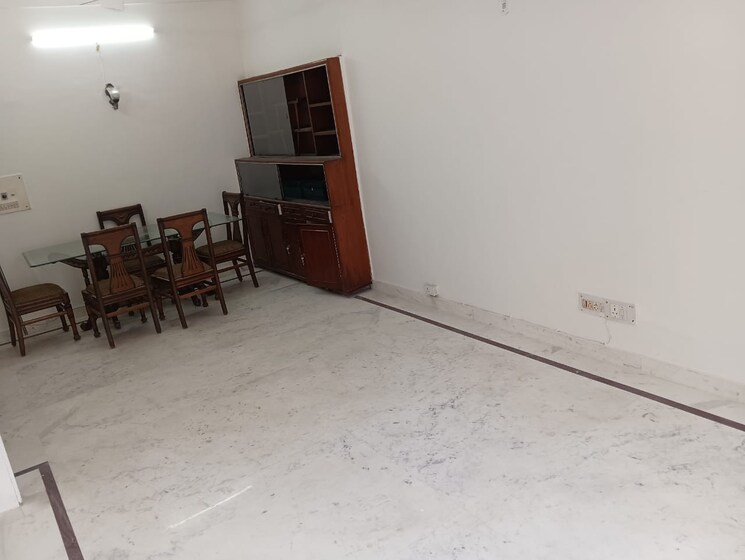  Parking, lajpat nagar 2 Bedroom 900 Sq.Ft. Builder Floor In Lajpat Nagar Delhi 8330537