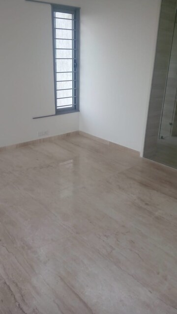 Room in 3.5 BHK Apartment at Radius Imperial Heights, Goregaon West – for Rent