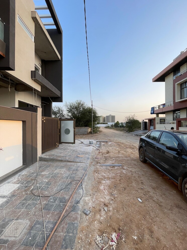  Parking, jagatpura 3 Bedroom 133 Sq.Yd. Villa In Jagatpura Jaipur 8330563