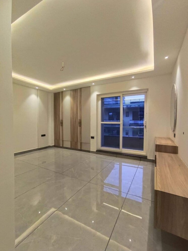 Room, sector 43 4 Bedroom 290 Sq.Yd. Builder Floor In Sector 43 Faridabad 8330574