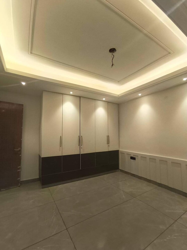 Room, sector 43 4 Bedroom 290 Sq.Yd. Builder Floor In Sector 43 Faridabad 8330574