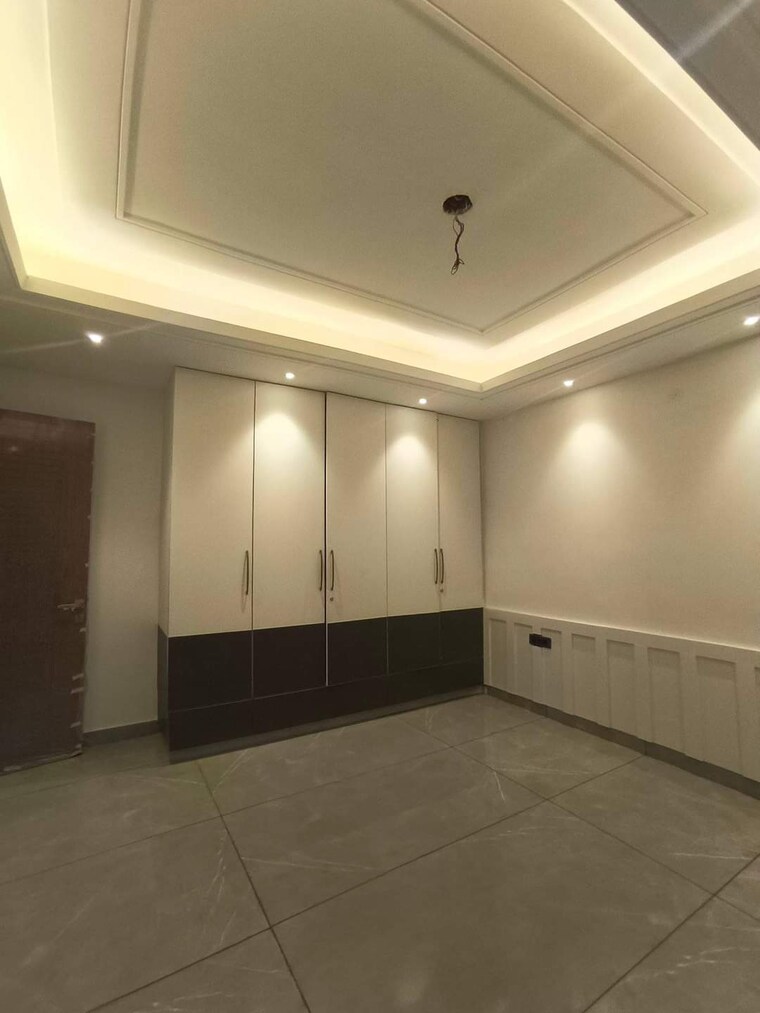 Room, sector 43 4 Bedroom 290 Sq.Yd. Builder Floor In Sector 43 Faridabad 8330574