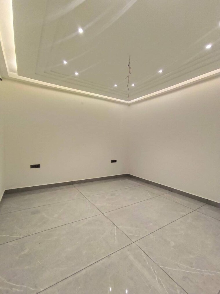 Room, sector 43 4 Bedroom 290 Sq.Yd. Builder Floor In Sector 43 Faridabad 8330574