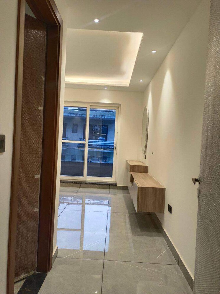 Room, sector 43 4 Bedroom 290 Sq.Yd. Builder Floor In Sector 43 Faridabad 8330574