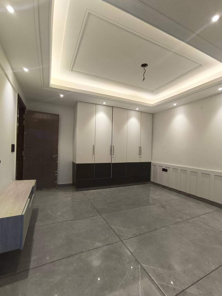 Room, sector 43 4 Bedroom 290 Sq.Yd. Builder Floor In Sector 43 Faridabad 8330574