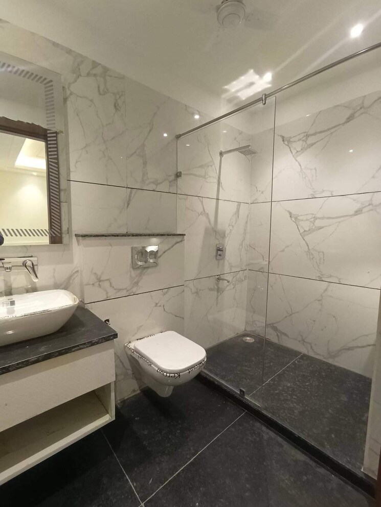 Bathroom, sector 43 4 Bedroom 290 Sq.Yd. Builder Floor In Sector 43 Faridabad 8330574