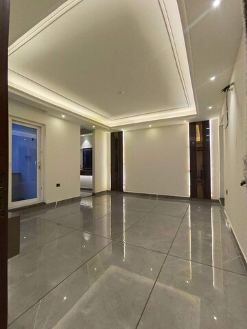 Building Lobby in 4 BHK Builder Floor at Sector 43 – for Sale