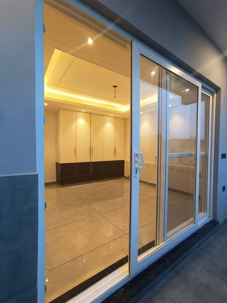 Room, sector 43 4 Bedroom 290 Sq.Yd. Builder Floor In Sector 43 Faridabad 8330574