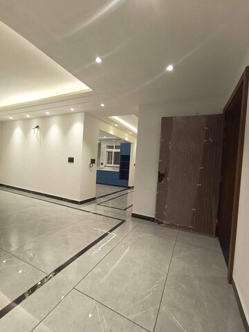 Building Lobby in 4 BHK Builder Floor at Sector 43 – for Sale