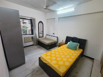 Bedroom in 2 BHK Apartment at Vile Parle West – for Rent