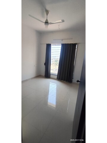 Room in 2 BHK Apartment at Goel Ganga Altus, Kharadi – for Rent