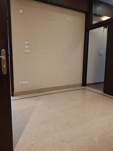 Room in 4 BHK Builder Floor at Panchsheel Park – for Rent