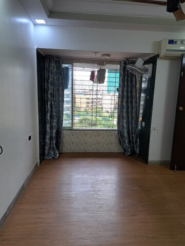 Room in 3 BHK Apartment at Divine Space Meenaxi Tower, Goregaon East – for Rent